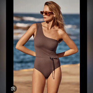 Elegant One-Shoulder Swimsuit